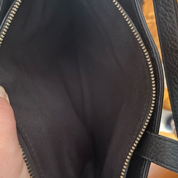 VINCE CAMUTO | LEAH black leather shoulder bag - Picture 6 of 12